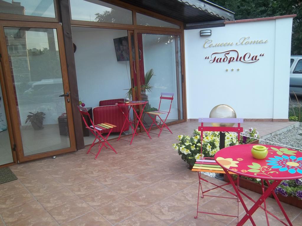 Hotel Gabrisa Razgrad Exteriör bild