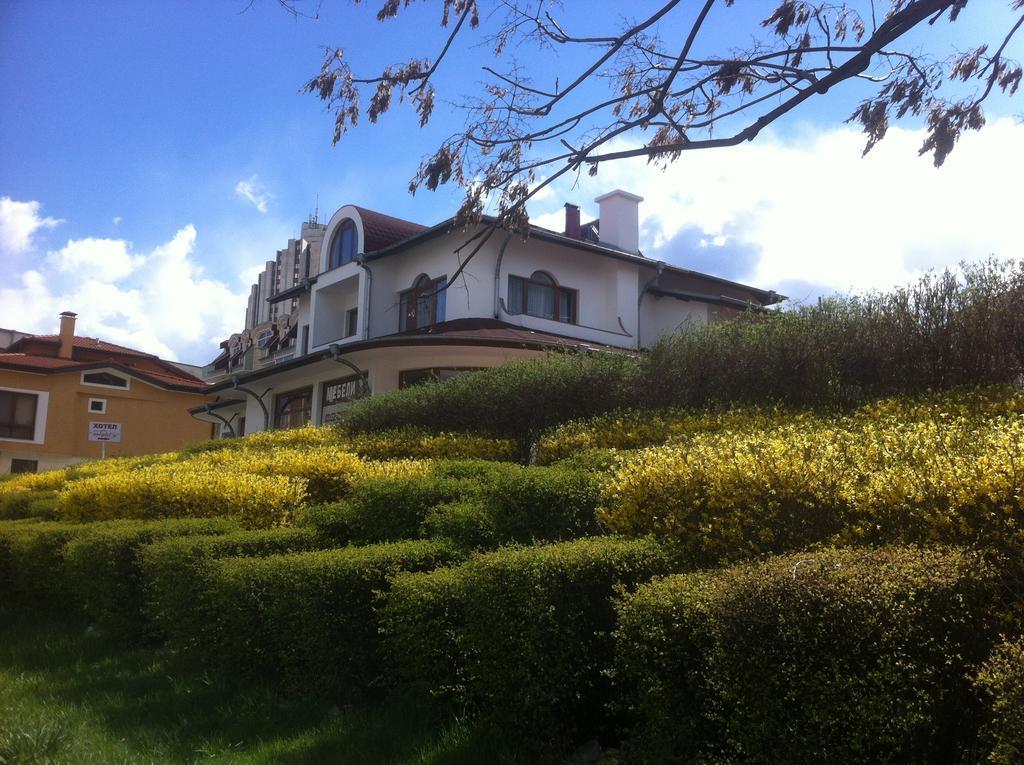 Hotel Gabrisa Razgrad Exteriör bild
